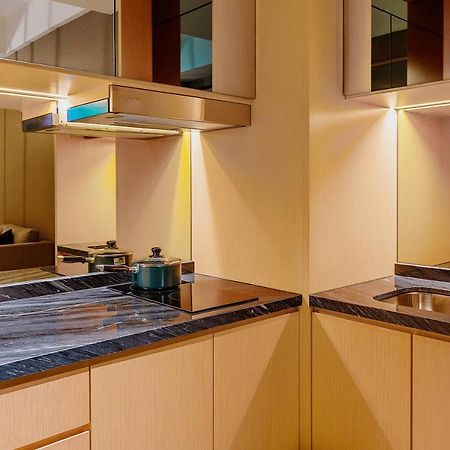M World Hotel Formerly Known As Avante Hotel Petaling Jaya Bagian luar foto A kitchen with a granite countertop