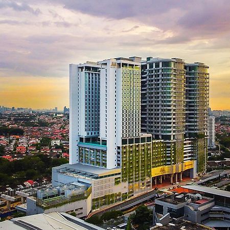 M World Hotel Formerly Known As Avante Hotel Petaling Jaya Bagian luar foto The Legarda Campus