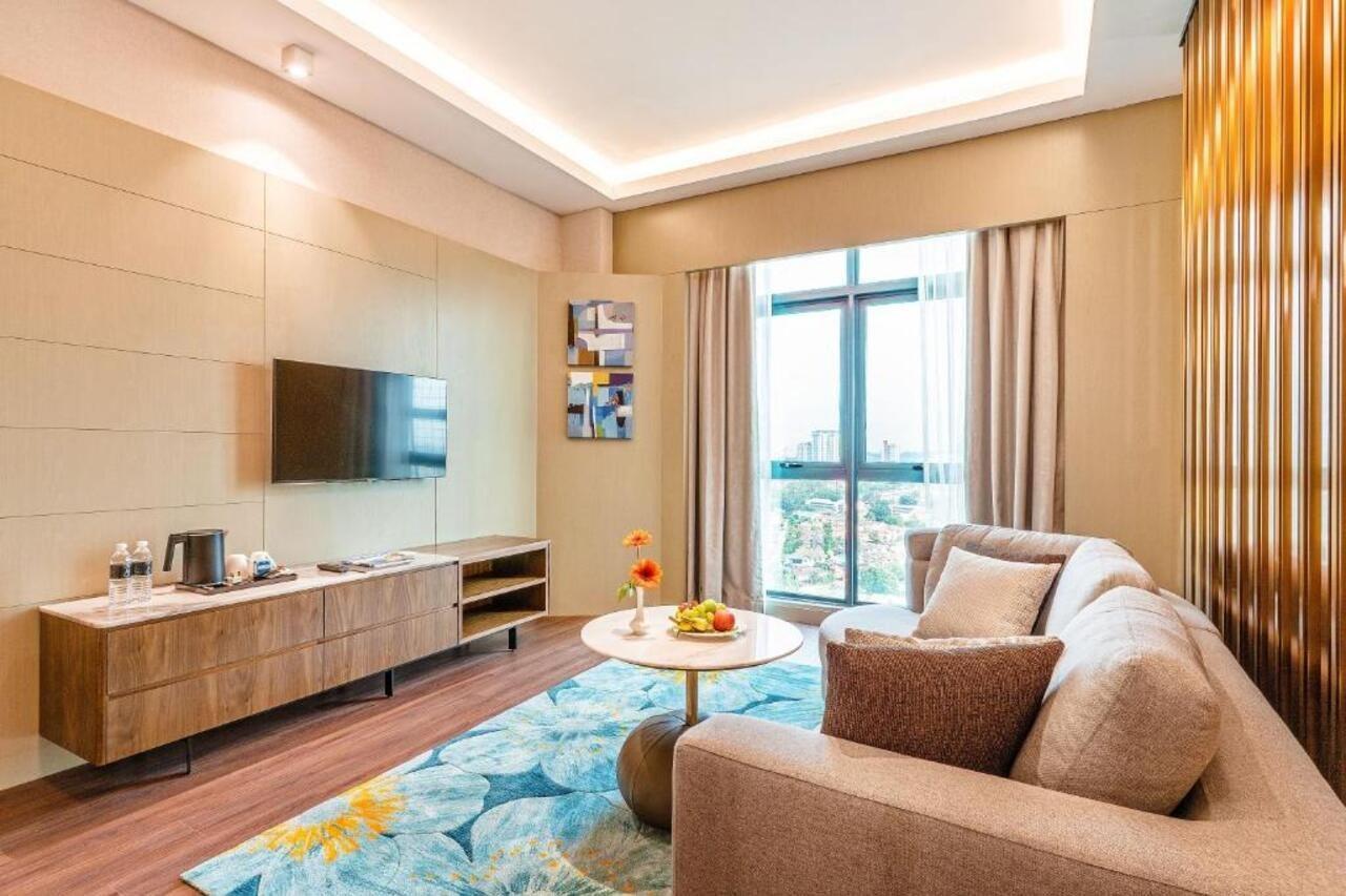 M World Hotel Formerly Known As Avante Hotel Petaling Jaya Bagian luar foto Living room
