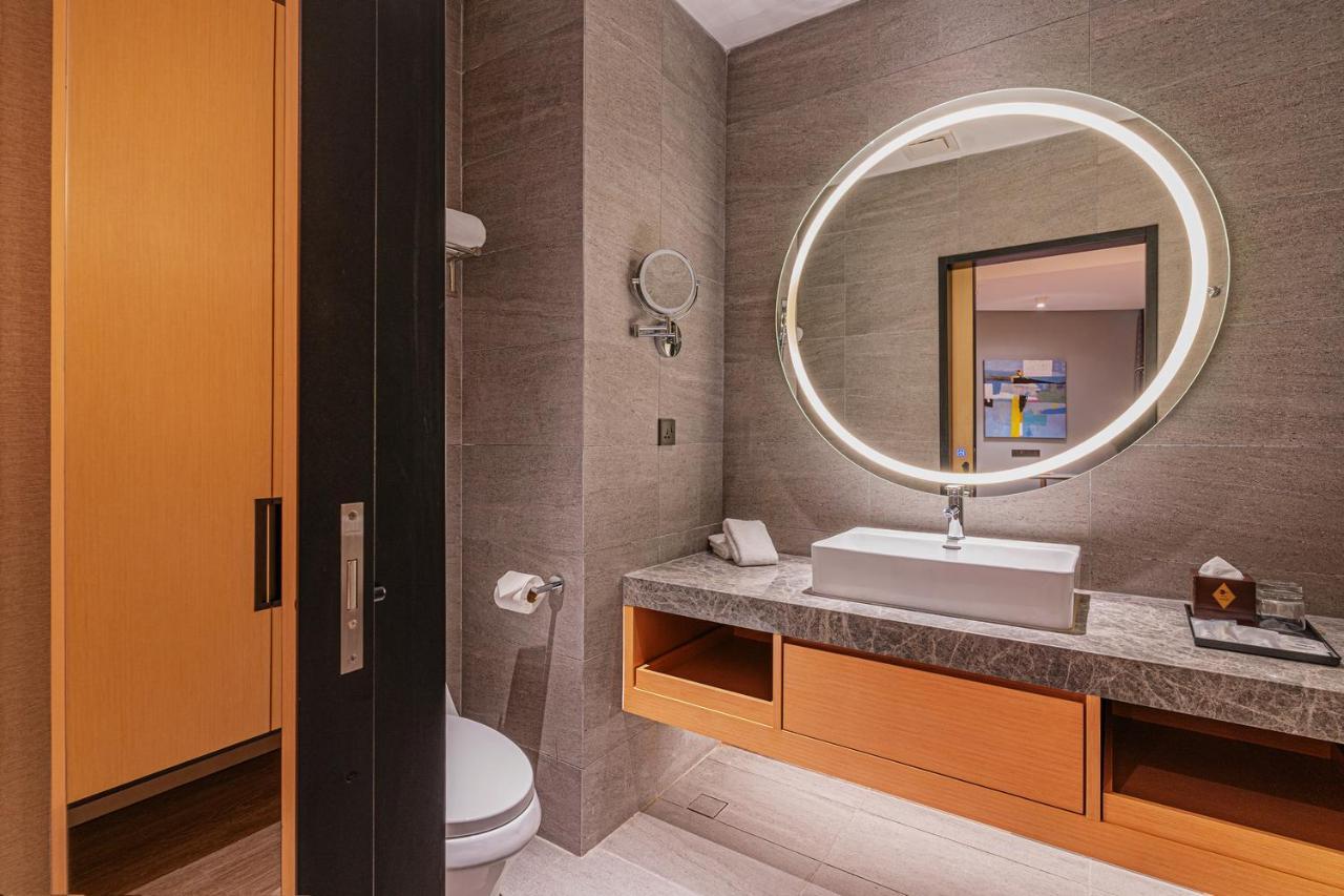 M World Hotel Formerly Known As Avante Hotel Petaling Jaya Bagian luar foto Bathroom