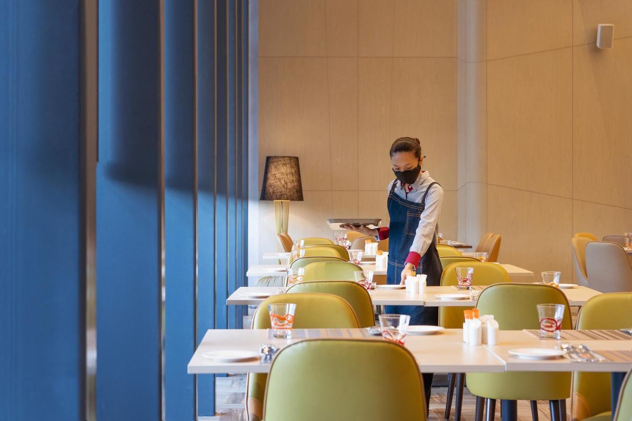M World Hotel Formerly Known As Avante Hotel Petaling Jaya Bagian luar foto A restaurant in Singapore