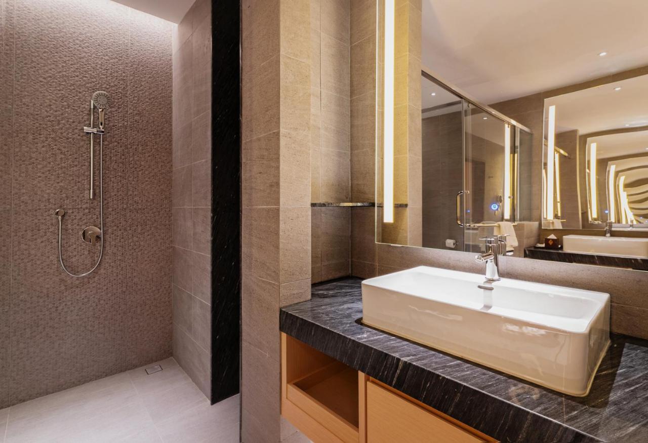 M World Hotel Formerly Known As Avante Hotel Petaling Jaya Bagian luar foto Bathroom
