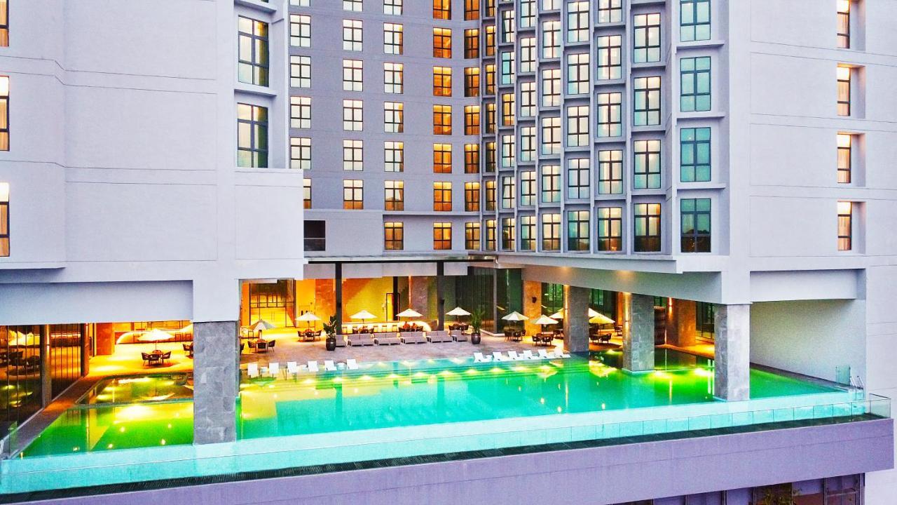 M World Hotel Formerly Known As Avante Hotel Petaling Jaya Bagian luar foto The swimming pool at the hotel