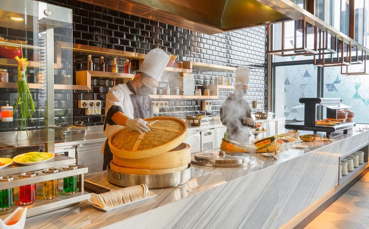 M World Hotel Formerly Known As Avante Hotel Petaling Jaya Bagian luar foto A dim sum counter at a hotel in Singapore