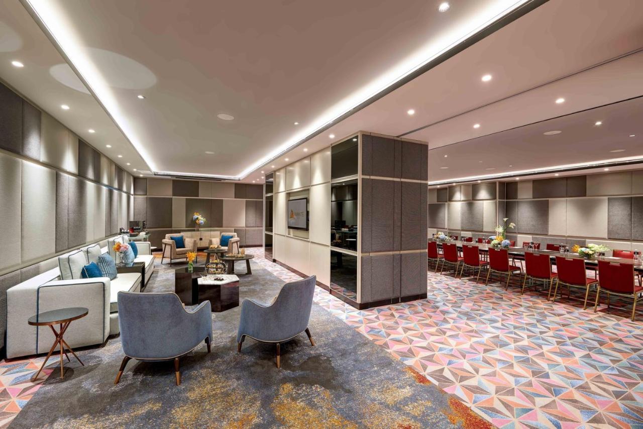 M World Hotel Formerly Known As Avante Hotel Petaling Jaya Bagian luar foto The lounge at KLIA